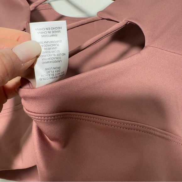 Revial Rasberry Work Out Crop Top Size M - Picture 5 of 6